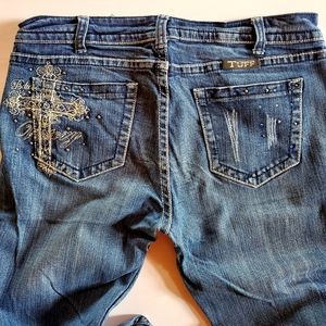 Cowgirl Tuff Jeans waist is 31 length is a 35 Blue Victory Bootcut